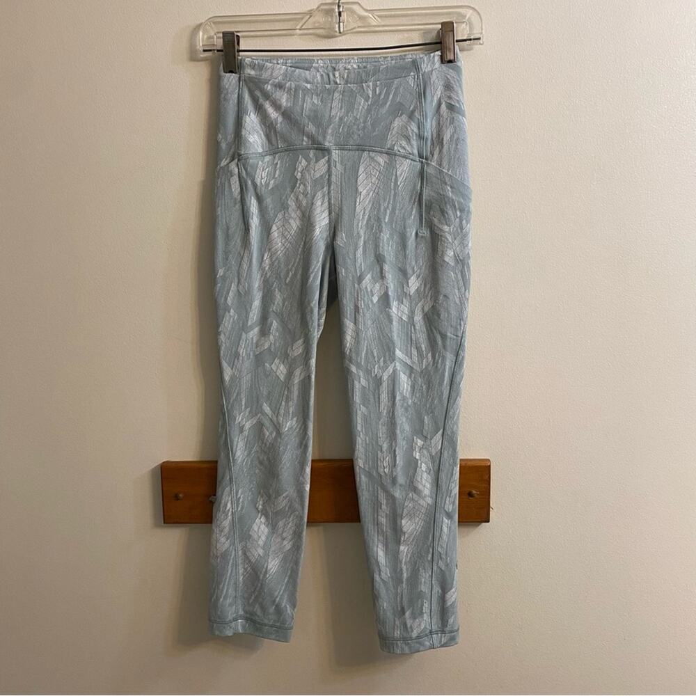 Lululemon Swift Speed High-Rise Crop Leggings Size 4 Chevron Silver‎ Blue